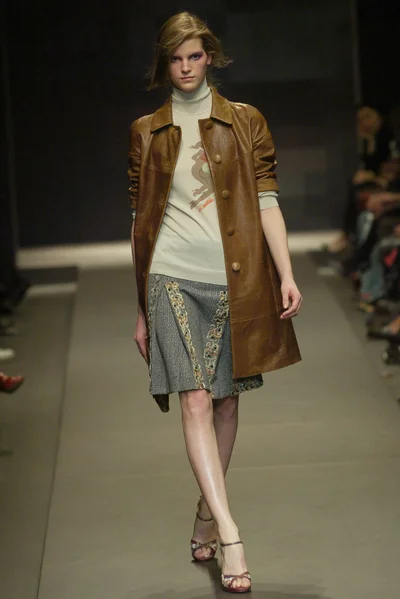 Look 16